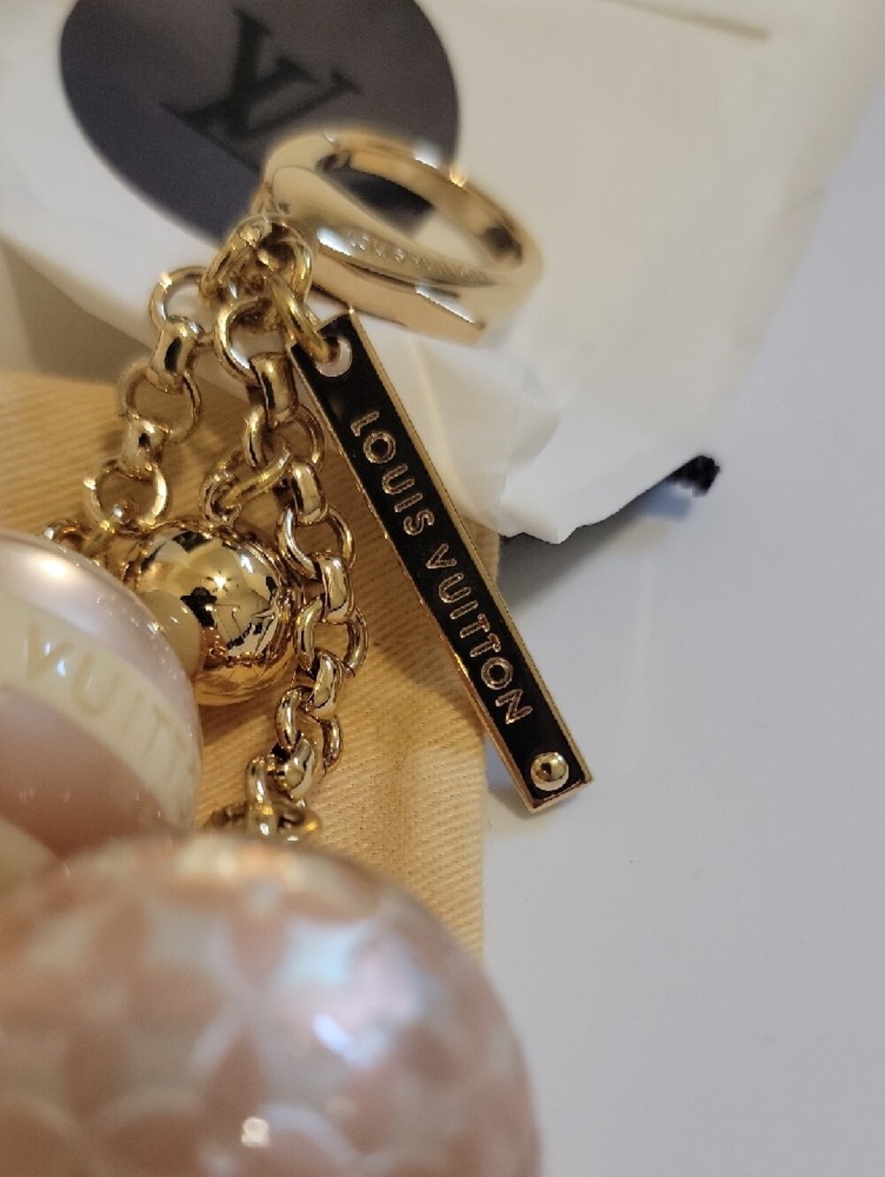 Louis Vuitton Pearlized Pink and Cream Sphere Charm Keychain - Picture 4 of 8